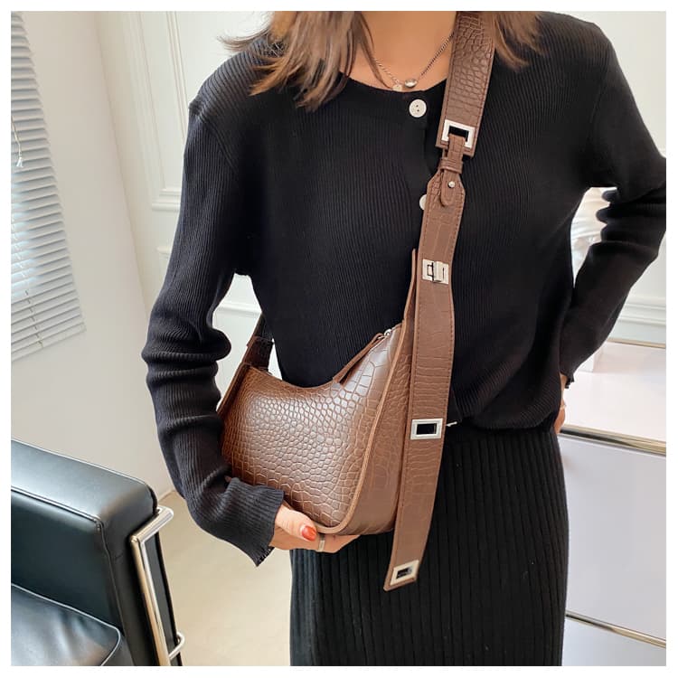 モード系ファッション クロコ調レザーショルダーバッグ