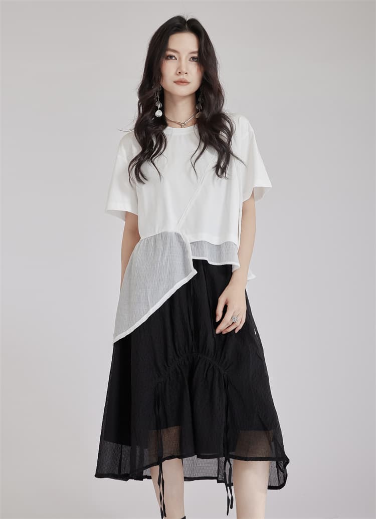 モード系 高見えアシンメトリーデザインTシャツ｜骨格ストレートも着映え｜オフィスカジュアルにも