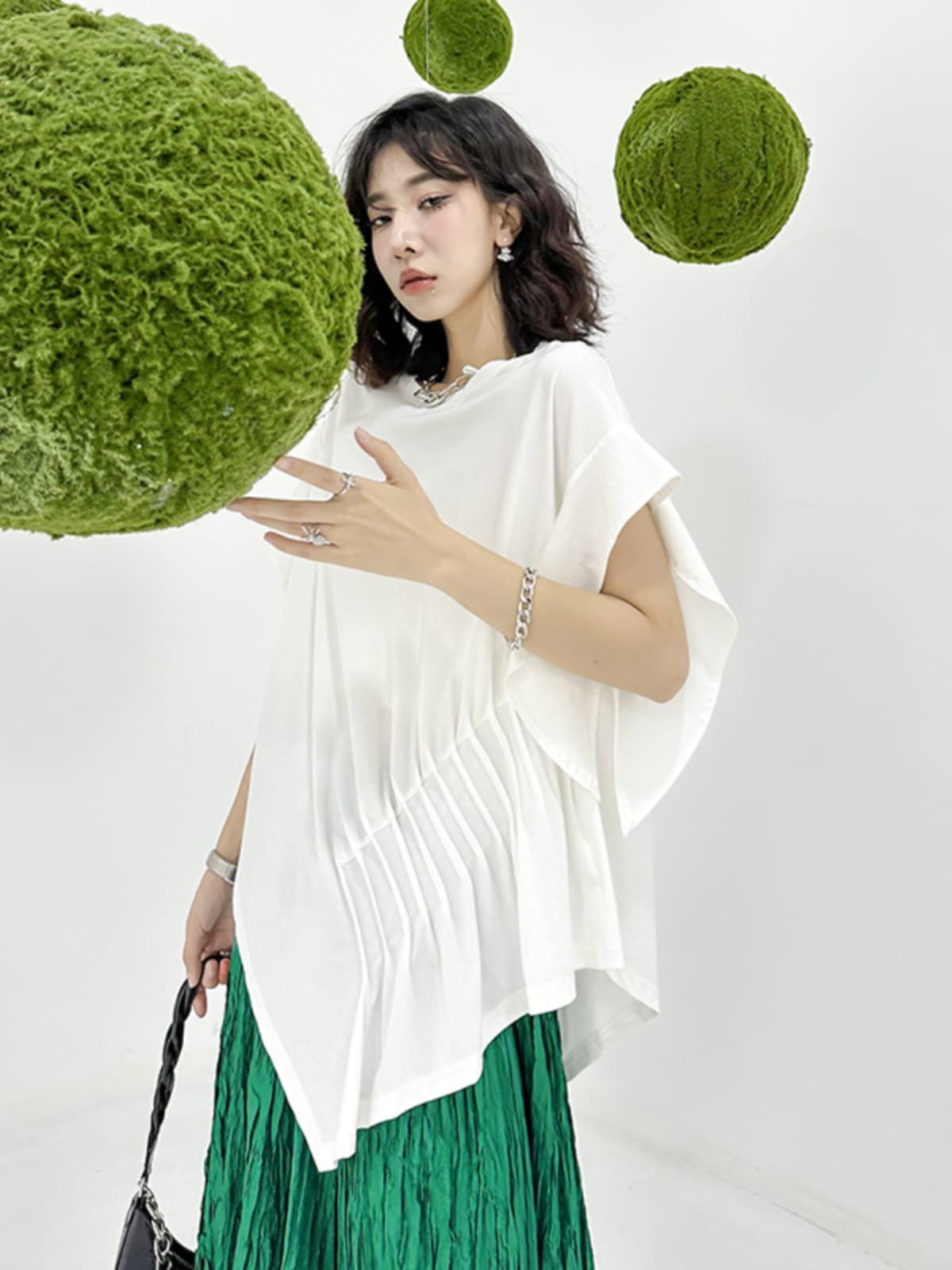 モード系アシンメトリータックTシャツ｜シルエット美×大人カジュアル