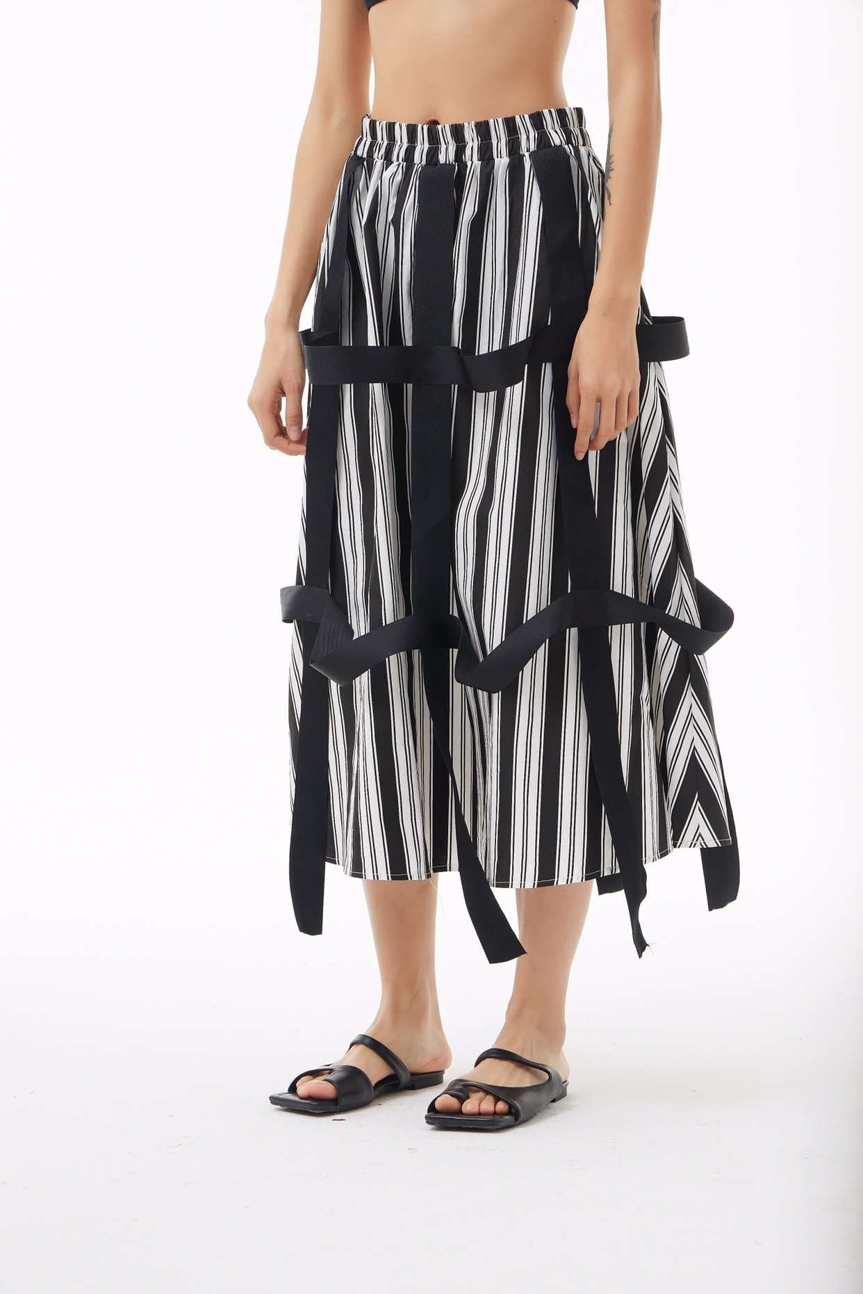 モード系ファッション ストライプ柄ベルトデザインミディスカート