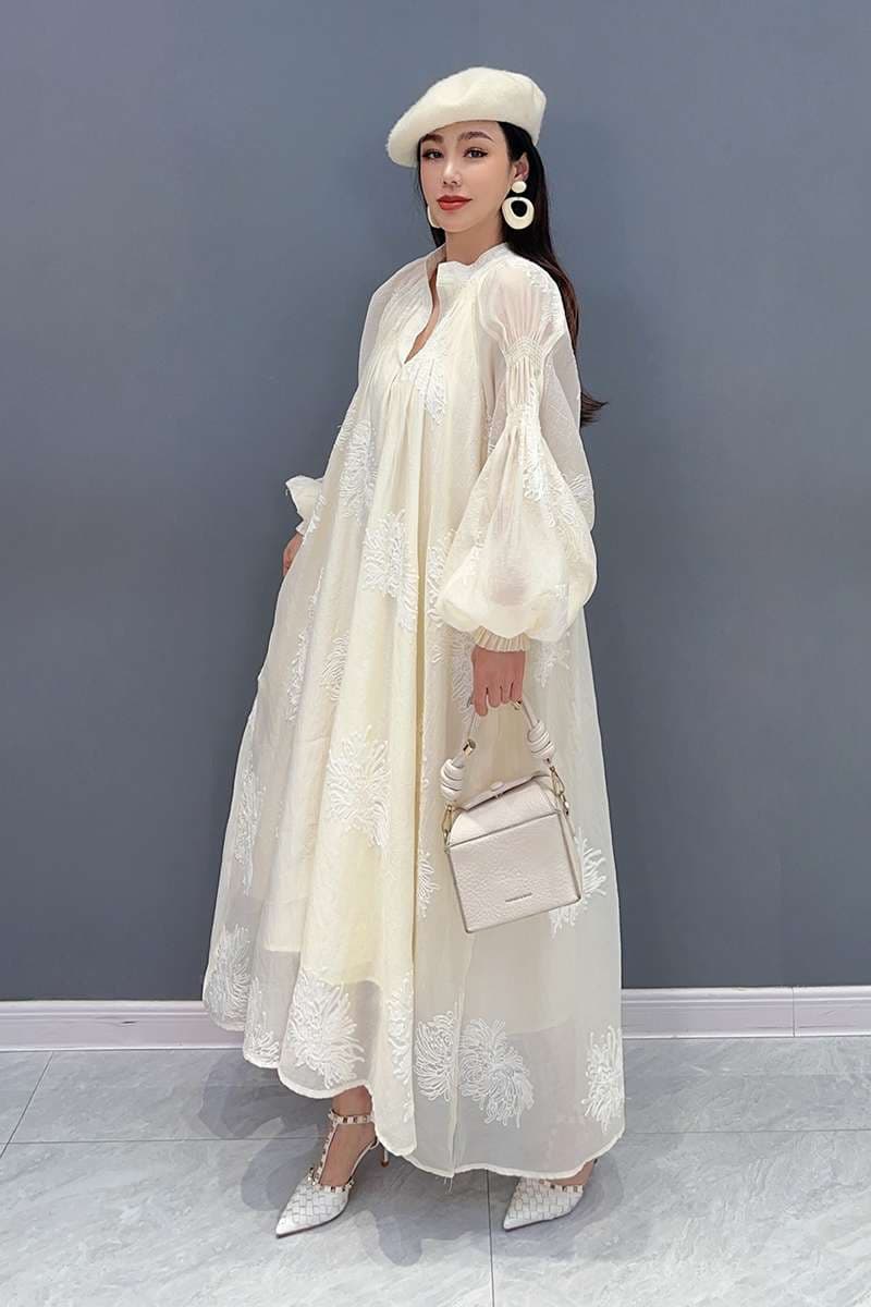 モード系ファッション｜エレガントなマキシワンピース｜立体刺繍｜オーガンジー｜リボンデザイン