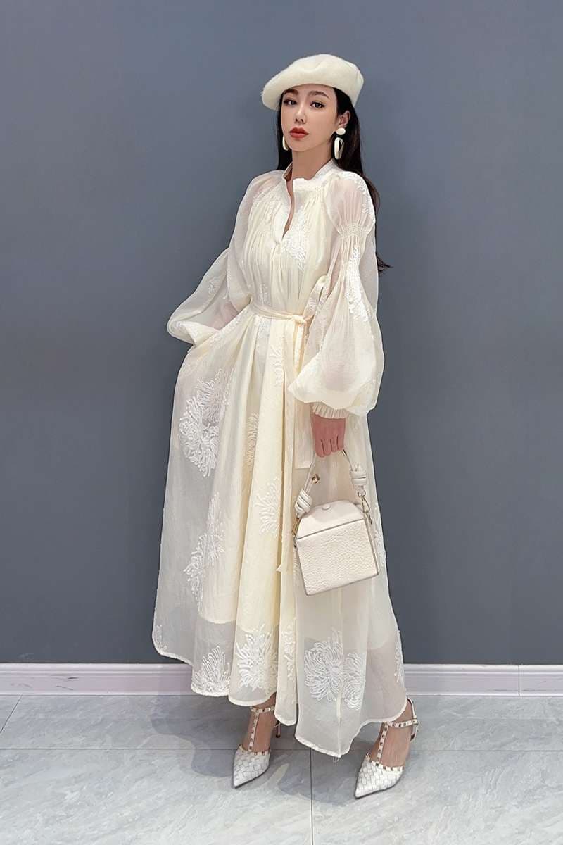 モード系ファッション｜エレガントなマキシワンピース｜立体刺繍｜オーガンジー｜リボンデザイン