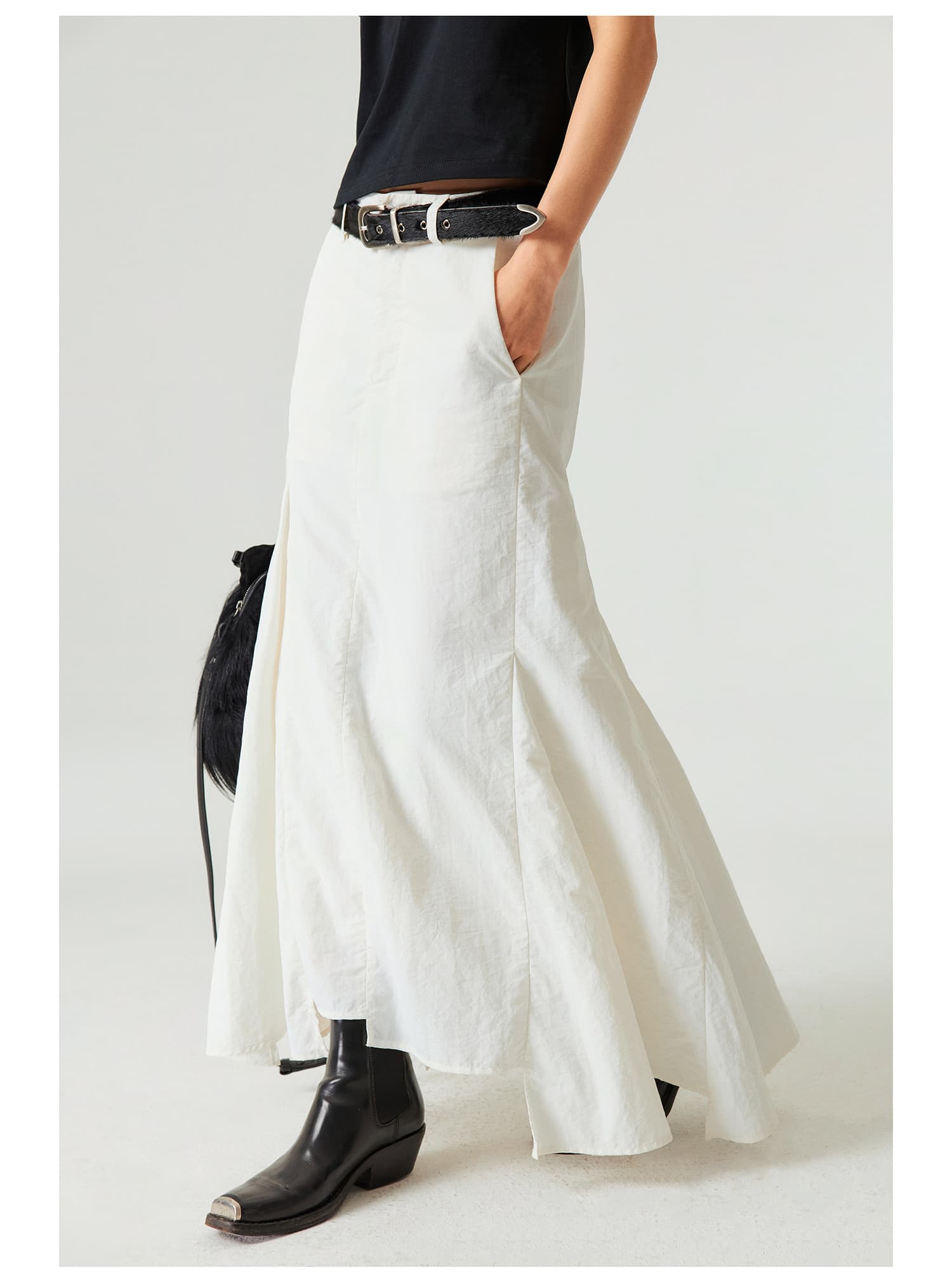 モード系 骨格ストレートに映える｜ナイロン素材のアシンメトリーフィッシュテールスカート（ホワイト／グレー）