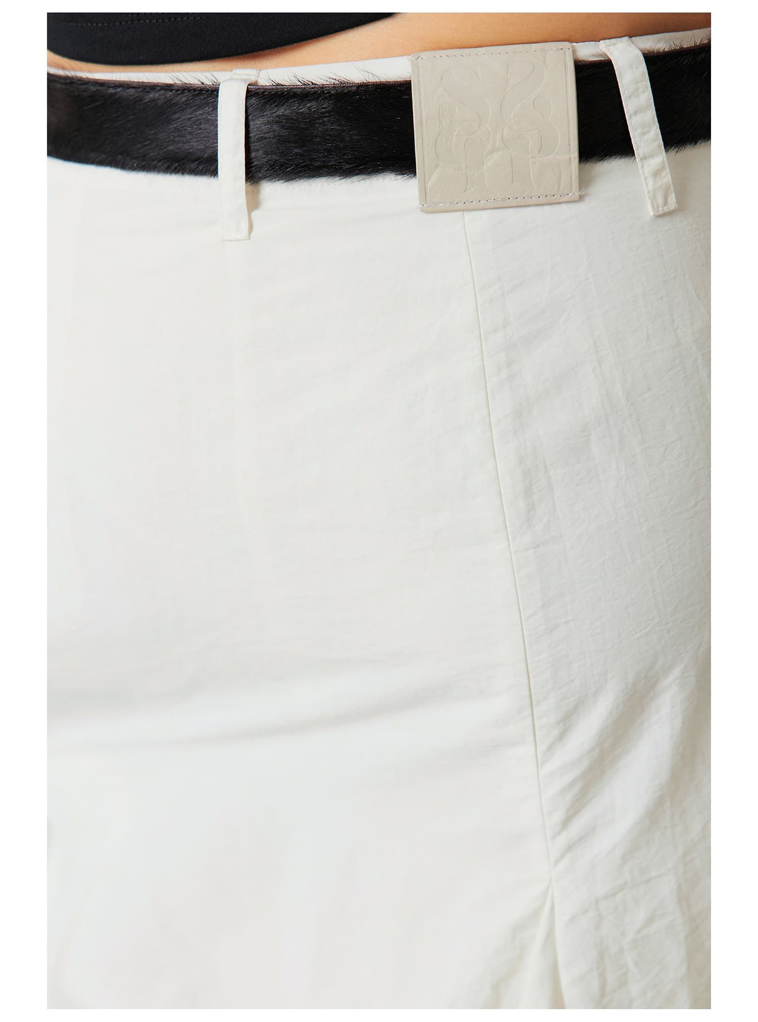 モード系 骨格ストレートに映える｜ナイロン素材のアシンメトリーフィッシュテールスカート（ホワイト／グレー）