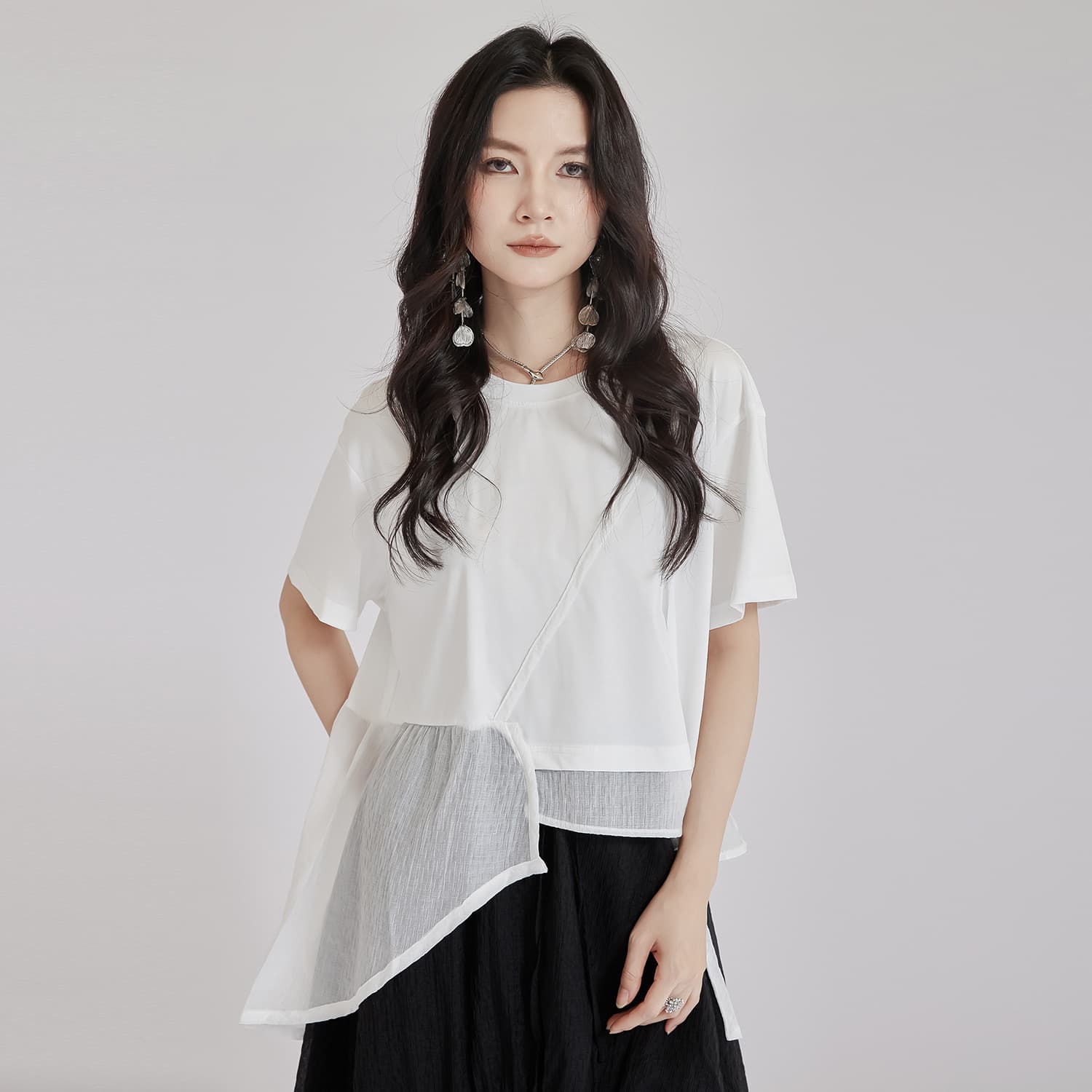 モード系 高見えアシンメトリーデザインTシャツ｜骨格ストレートも着映え｜オフィスカジュアルにも