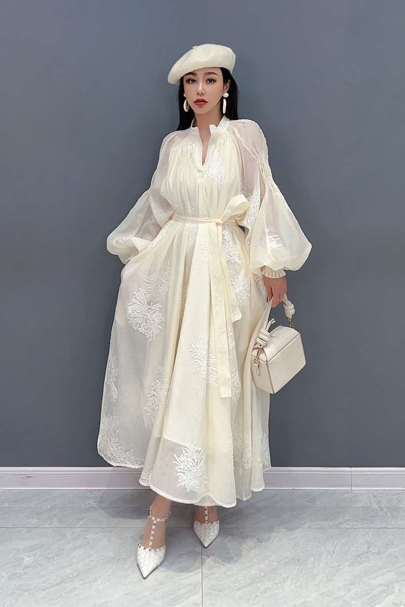 モード系ファッション｜エレガントなマキシワンピース｜立体刺繍｜オーガンジー｜リボンデザイン