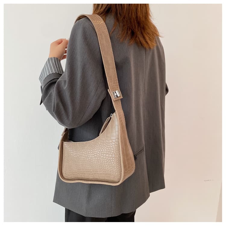 モード系ファッション クロコ調レザーショルダーバッグ