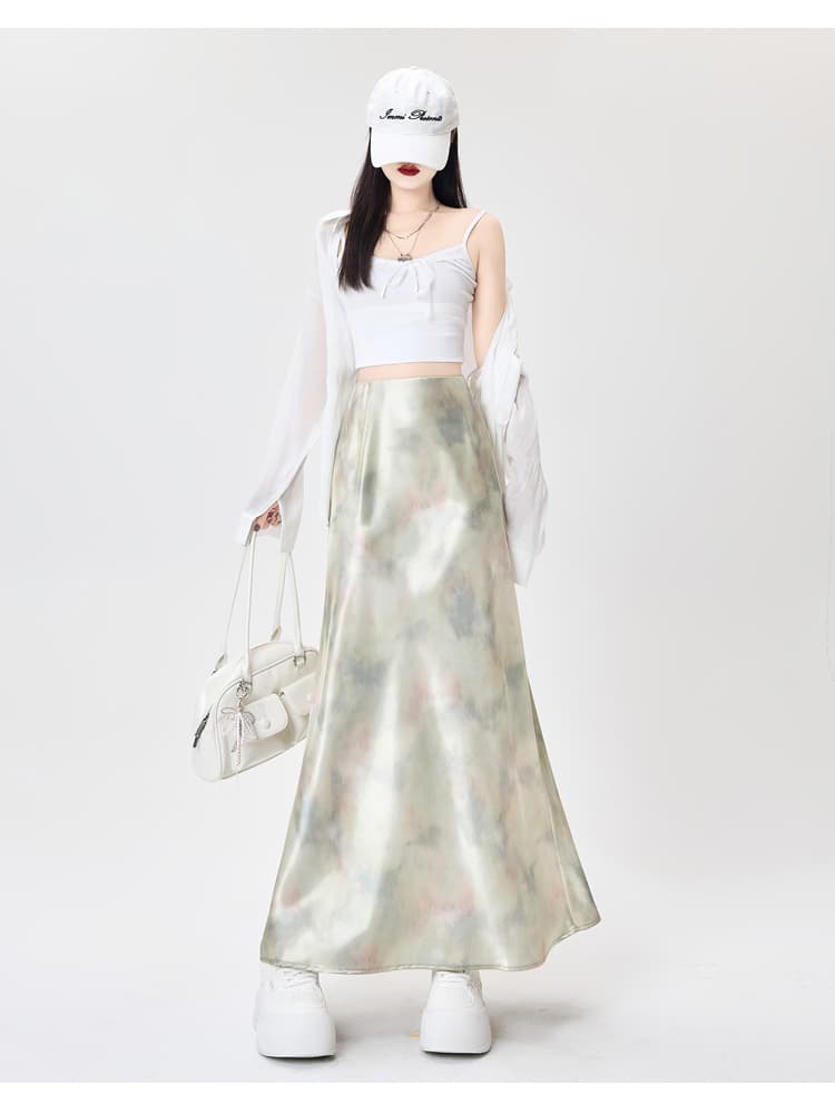 モード系 体型カバーも映えも叶える｜骨格ストレート向け水彩グラデーションスカート
