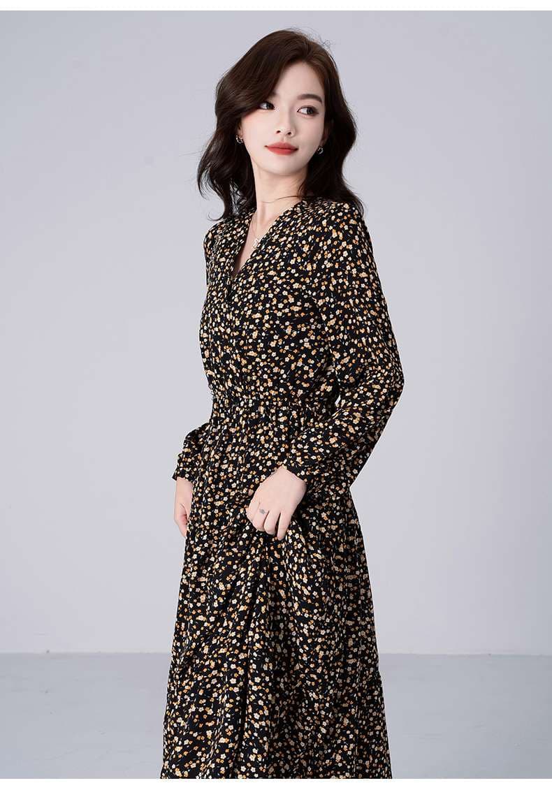 モード系ファッション 小花柄ロングワンピース