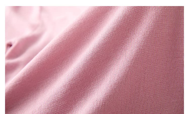 モード系 大人の色気と涼感をまとう｜ドレープネックTシャツ（ピンク／骨格ストレート向け）