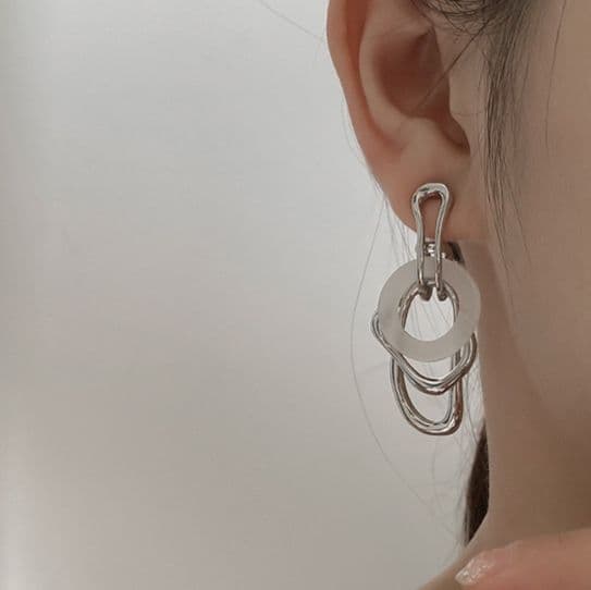 モード系 925シルバー使用|アートチェーン×アクリルモチーフピアス|重ねる個性で差をつけるユニセックスアクセ