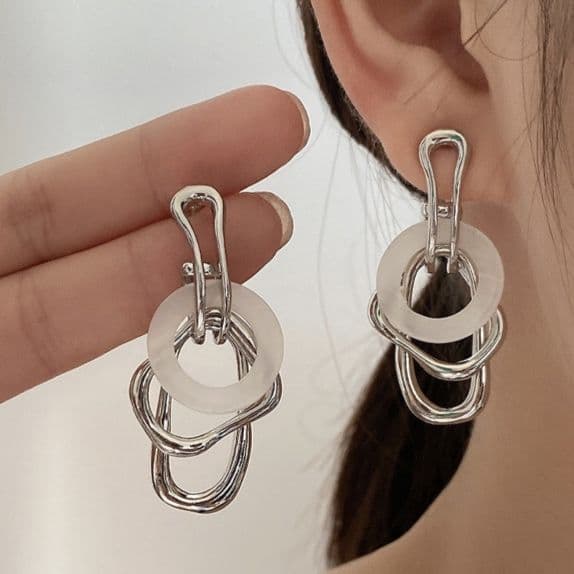 モード系 925シルバー使用|アートチェーン×アクリルモチーフピアス|重ねる個性で差をつけるユニセックスアクセ