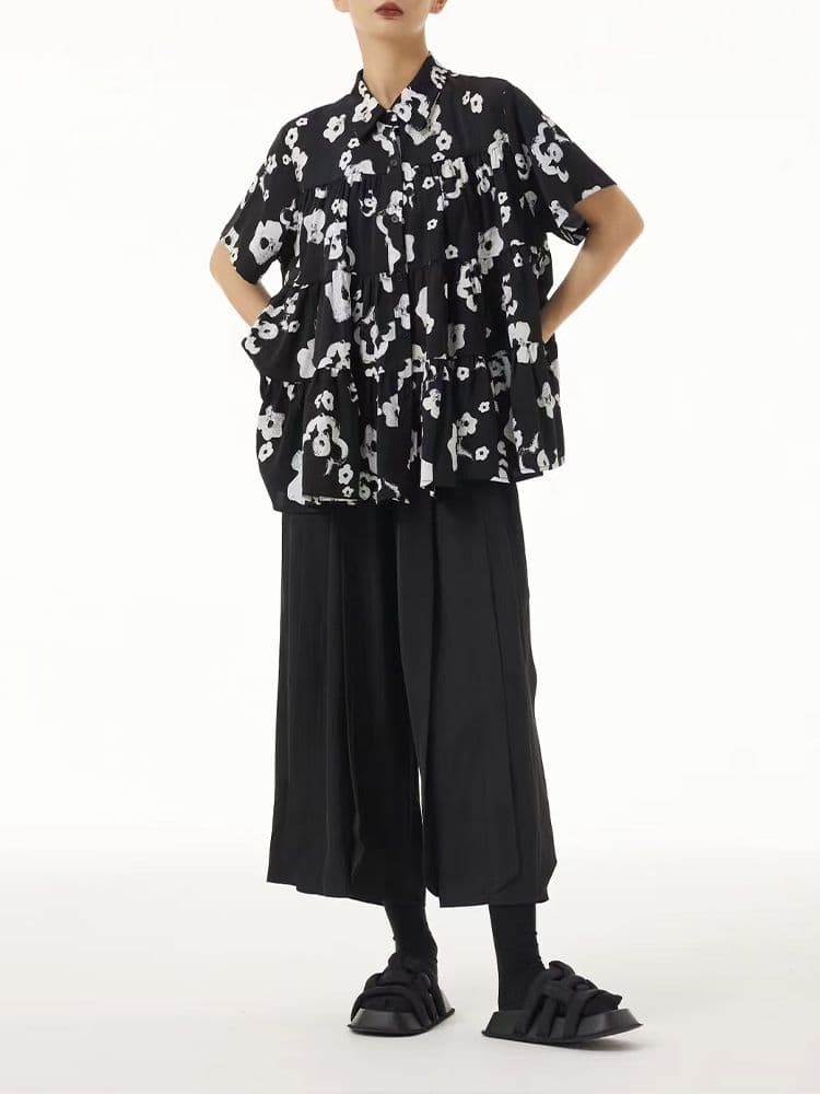 モード系 【体型カバーも叶う】ティアードフリル花柄シャツ|ゆったりシルエット×モードデザイン(ブラック)
