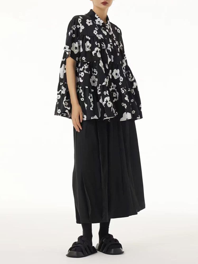 モード系 【体型カバーも叶う】ティアードフリル花柄シャツ|ゆったりシルエット×モードデザイン(ブラック)