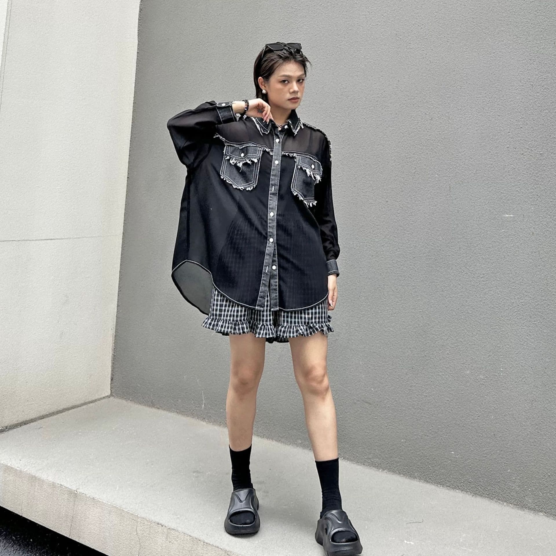 モード系ファッションデニム切替×透け感シアーシャツ(フリンジポケット付き)