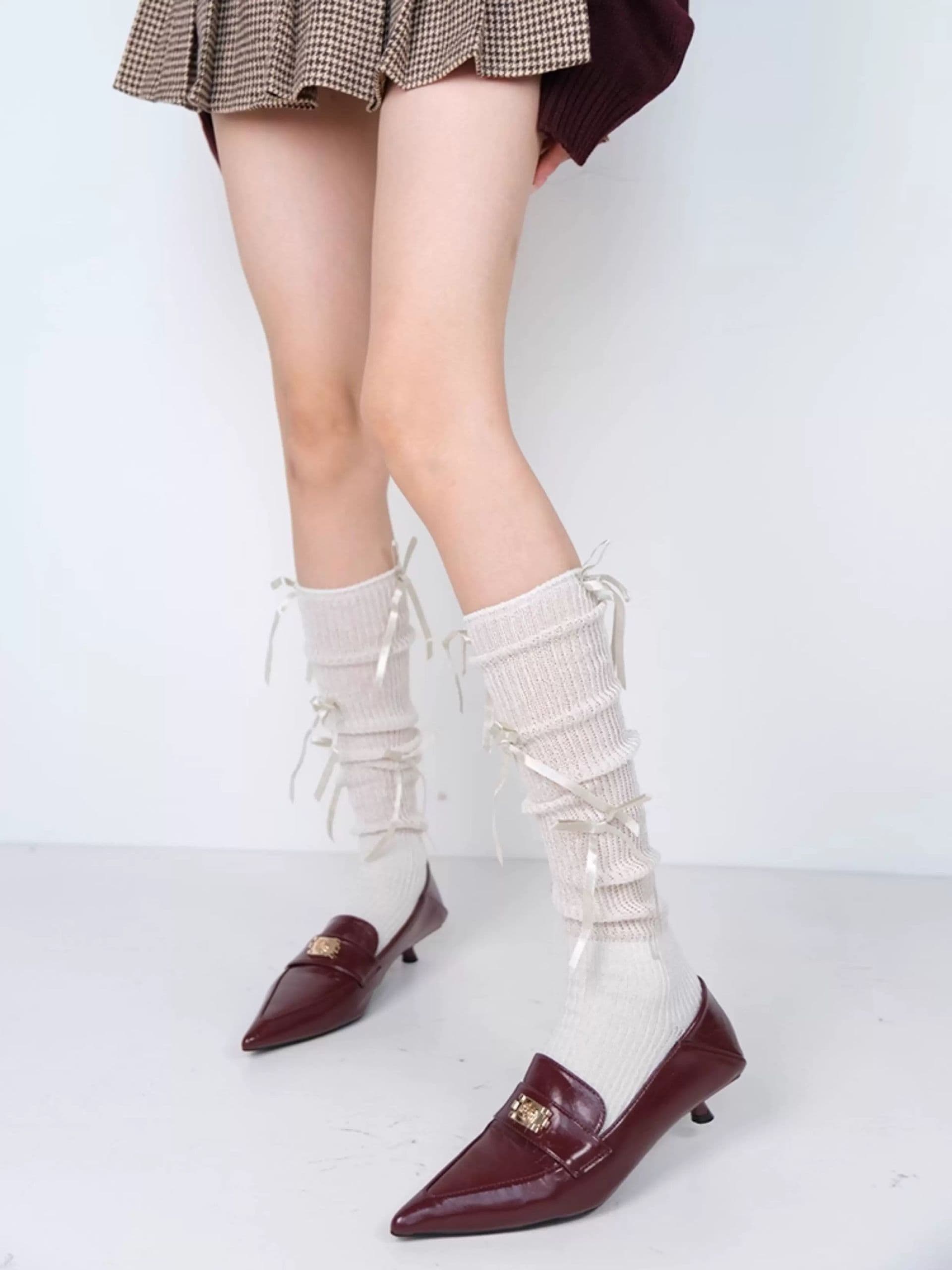 モード系ファッション【美脚効果◎】きらめくラメ×リボンデザイン ニーハイソックス|クラシカルモードな膝下レングス