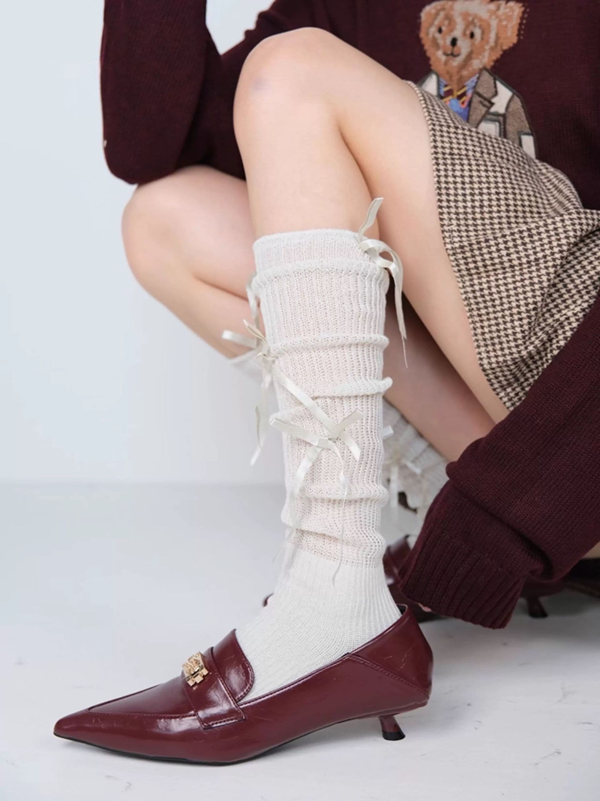 モード系ファッション【美脚効果◎】きらめくラメ×リボンデザイン ニーハイソックス|クラシカルモードな膝下レングス