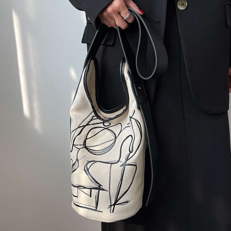 モード系ファッション アートライン刺繍キャンバストートバッグ