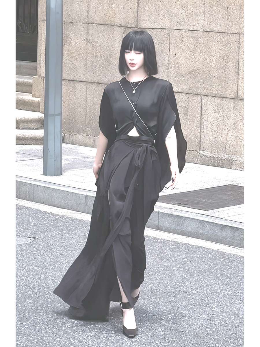モード系ファッション フロントツイストラップマキシスカート