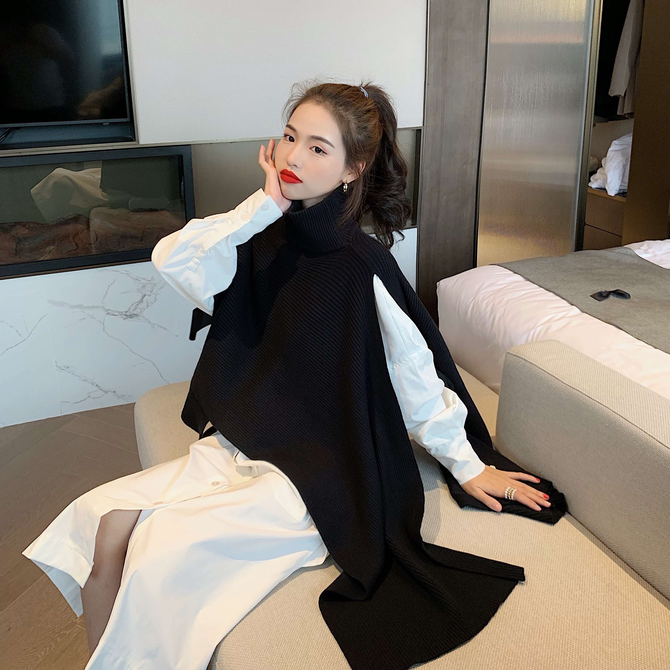 モード系ファッション モックネックコントラストニットポンチョ