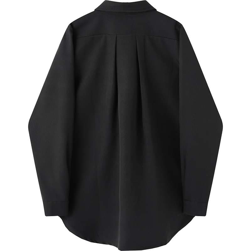 モード系ファッション オーバーサイズシルエットのドレスシャツ