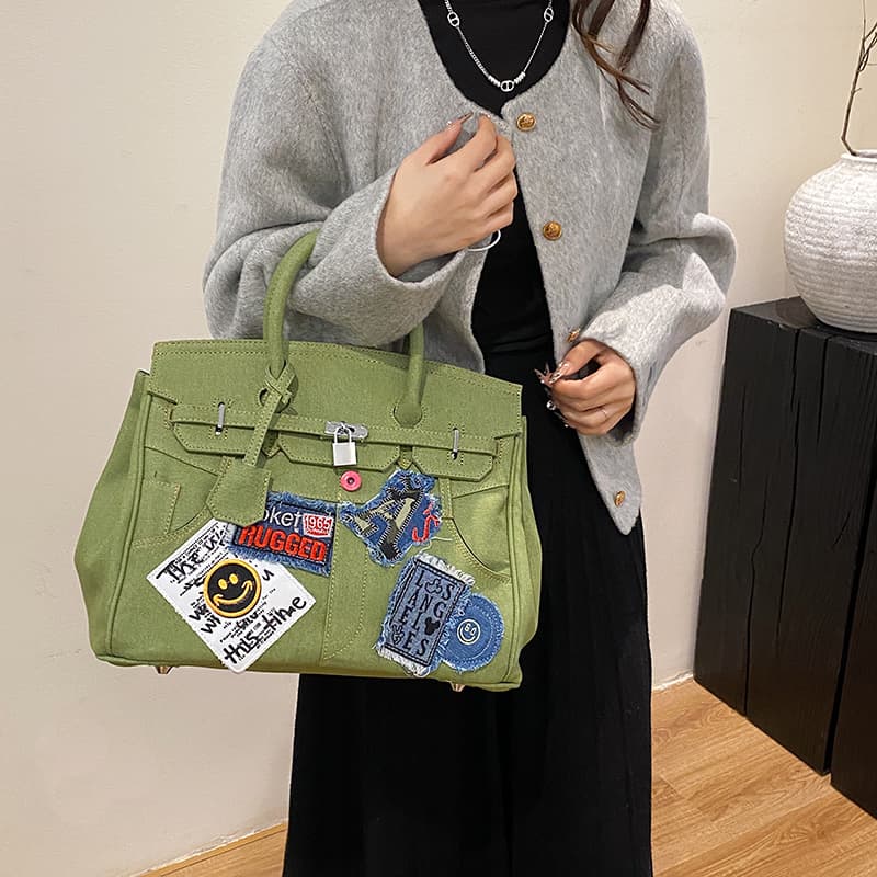 モード系 大容量×パッチデザインが目を惹く!モードなデニムボストンバッグ/ブラック・グリーン・ブルー展開あり