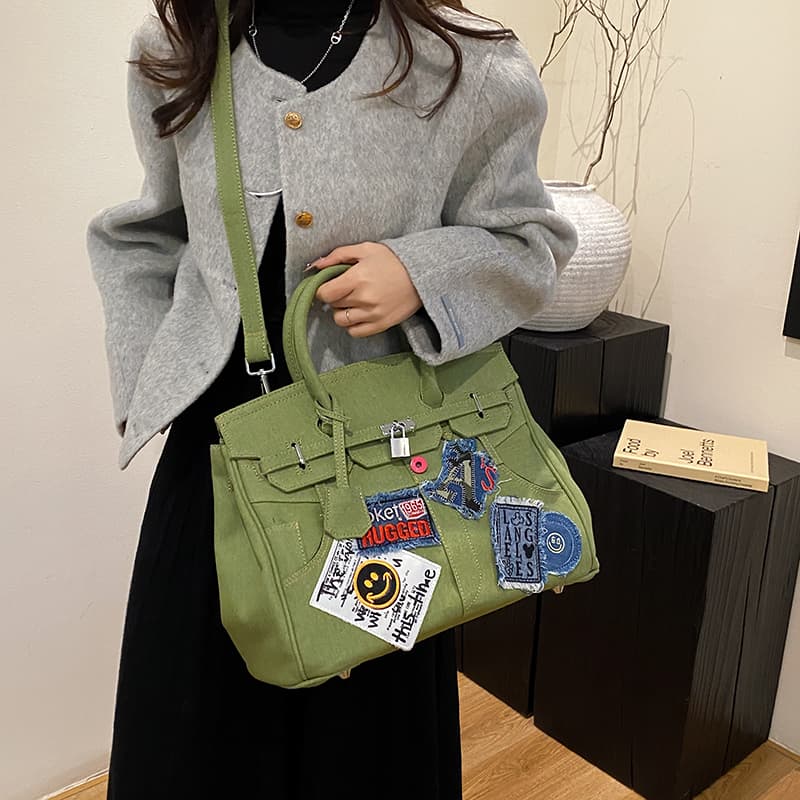 モード系 大容量×パッチデザインが目を惹く!モードなデニムボストンバッグ/ブラック・グリーン・ブルー展開あり