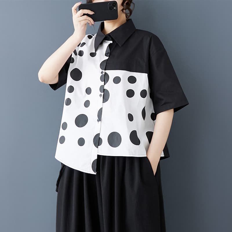 モード系 【幾何ドットで魅せる】モノトーン切り替えシャツトップス(2色展開)