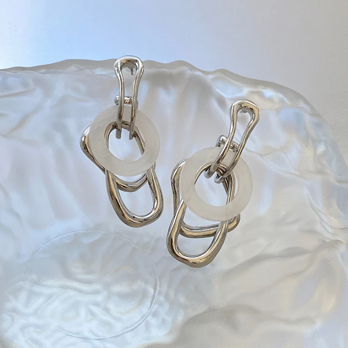 モード系 925シルバー使用|アートチェーン×アクリルモチーフピアス|重ねる個性で差をつけるユニセックスアクセ